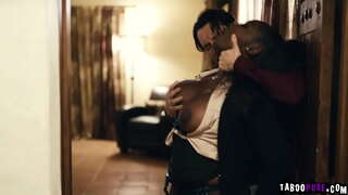 Pervy مشتری می خواهد به داشتن رابطه جنسی با مسکن اوسا دوست داشتنی و سپس او را به خرید خانه