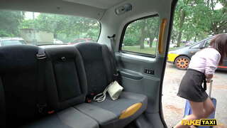 Foloz tat-Taxi Mina Moreno mhux fil-taxi