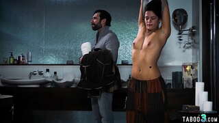 Грудастая яшүсмер грубо выебанная извращенцем кредитором обменялась ирекле комнатой