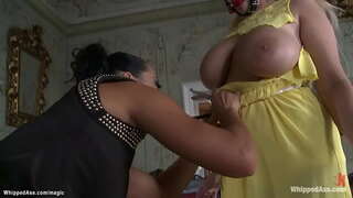 Brunette kely dominatrix Sandra Romain karavasy be boobs lava blonde Czech lesbiana andevo Anjely Wicky avy eo amin&#039;ny lava-pitombenana fucks azy amin&#039;ny tady famatorana amin&#039;ny andilany ao amin&#039;ny akoho