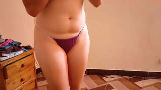 Slutty stepmom fucks ahy sy sucks ny filahiana rehefa tonga an-trano avy amin&#039;ny fianarana mandritra ny andro