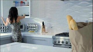 PureMature માર્ટીની પર વળાંક સાથે મમ્મી મારે તને ચોદવિ છે વેરોનિકા Avluv