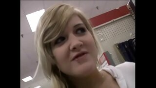 ���້ອນ bitch ຮັກທີ່ຈະໃຊ້ເວລາ huge ແລ່ນໃນປາກຂອງນາງ