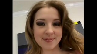 Секси бебе со кромид задник сака да смрди петел и добива fucked doggystyle