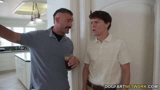 ���ુબળી પાતળી સ્ત્રી કાળી કાળો ચેનલ સ્કાય કરે છે સાથે સેક્સ સાથે મોટા સફેદ Dicks